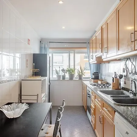 Em Lisboa, Perto De Sintra Fontainhas (Lisbon)